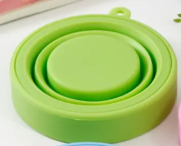 Silikonowy kubek składany z pokrywką zielony